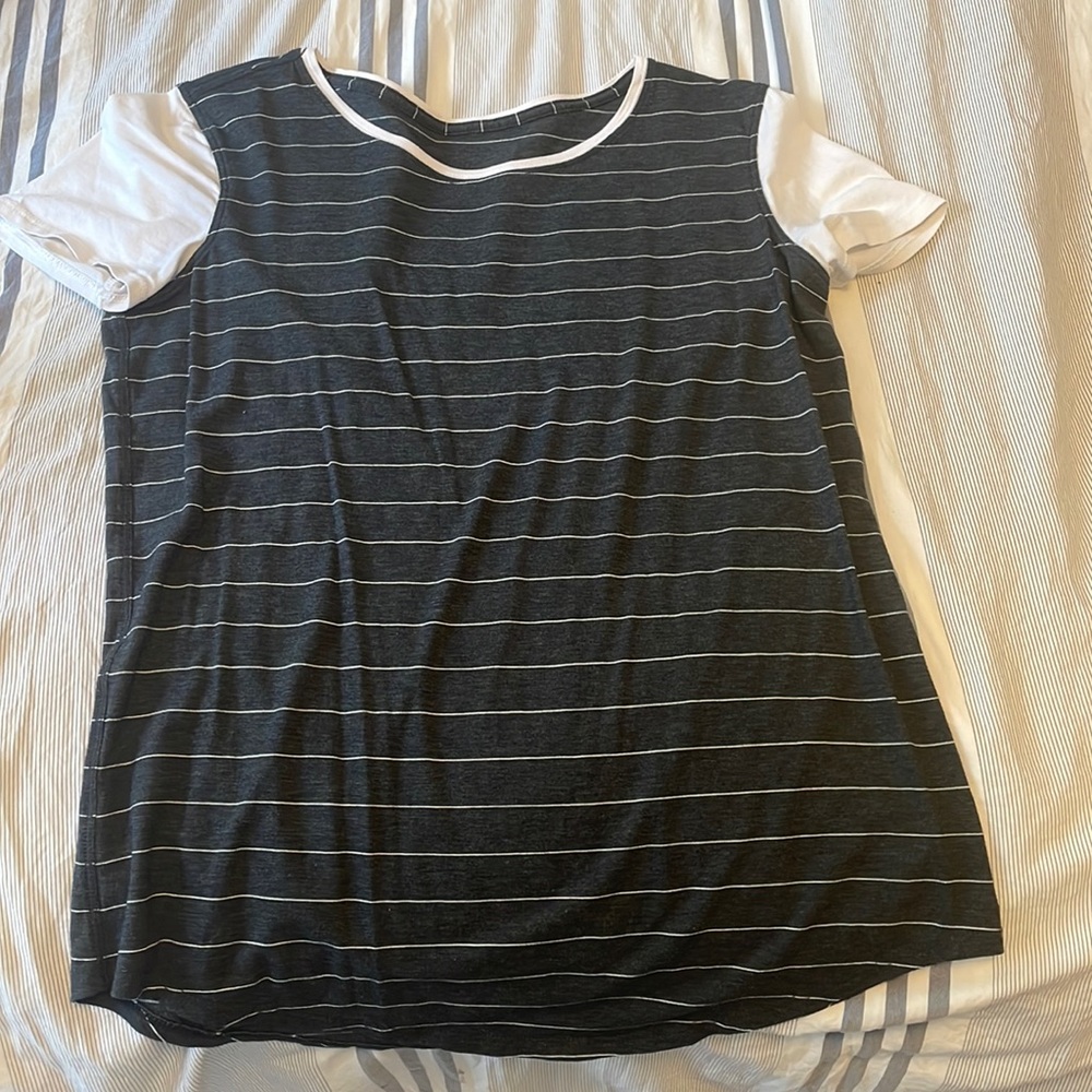 Women’s Lululemon Short Sleeve